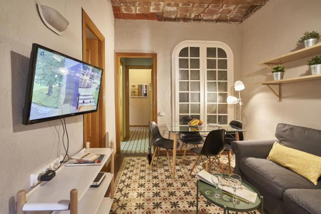 Bebarceloner Sants Apartments- 3 Bedroom Barcellona