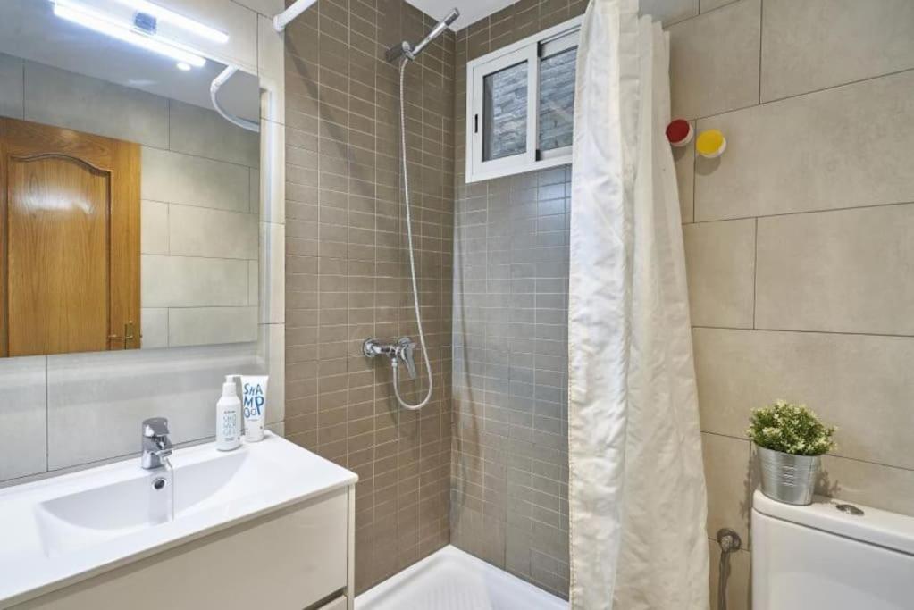 Bebarceloner Sants Apartments- 3 Bedroom Barcellona
